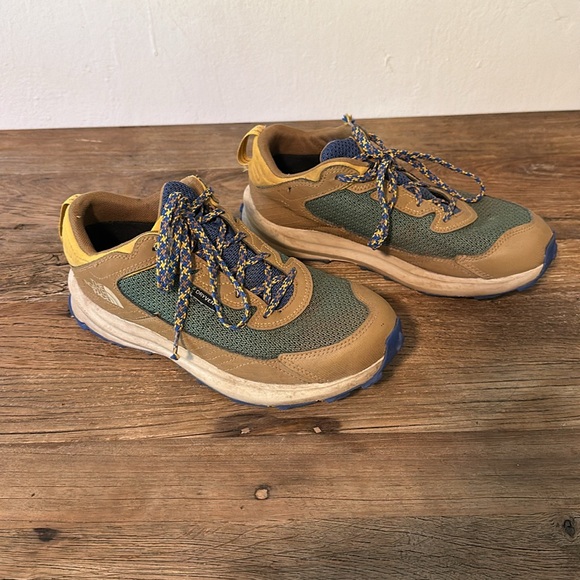 North Face Low Hikers - Picture 2 of 4